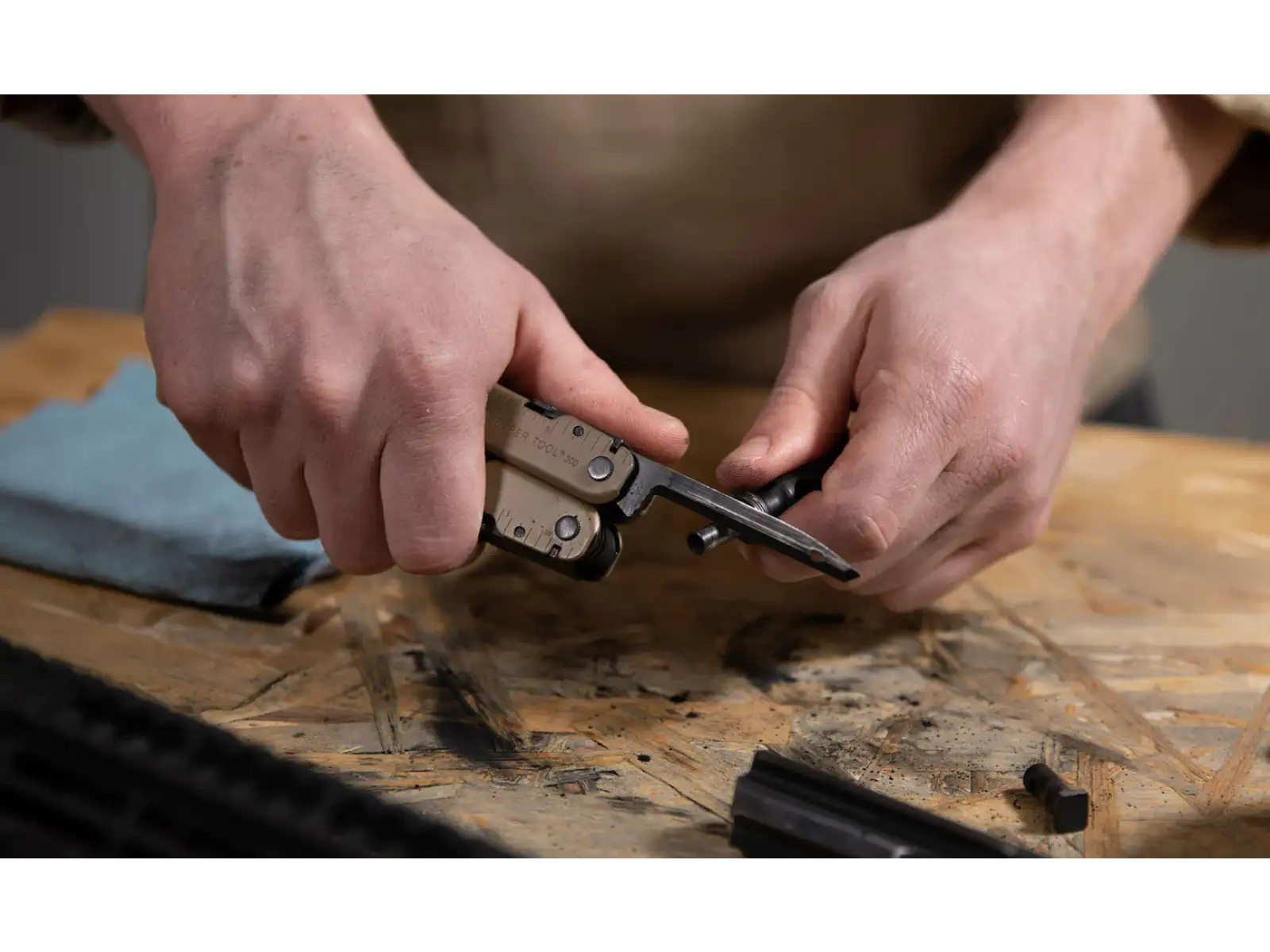 Leatherman Super Tool 300M multitool Coyote Tan