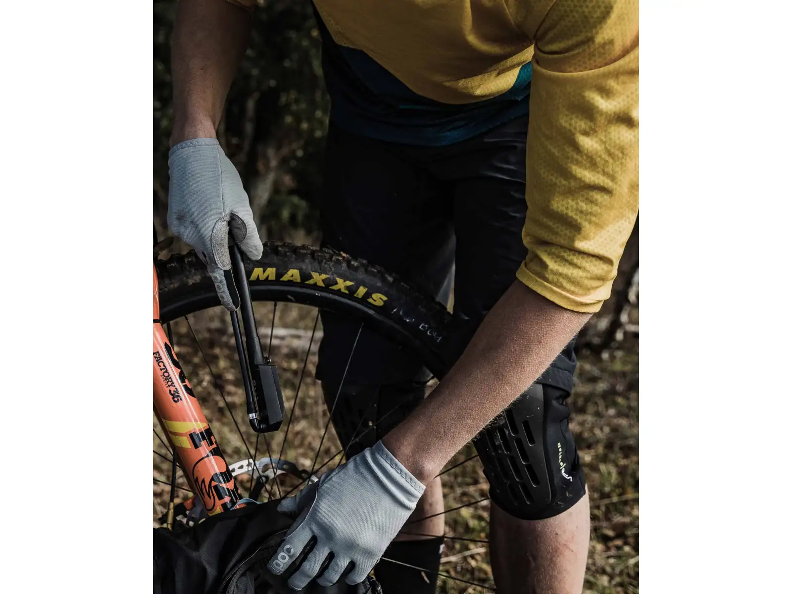 POC VPD System Lite Knee protectors Uranium Black