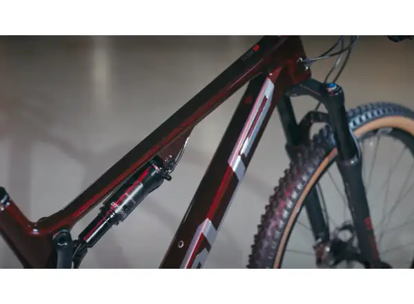 Superior Team XF 29 Issue R full-suspension mountain bike Gloss Red Carbon/Chrome