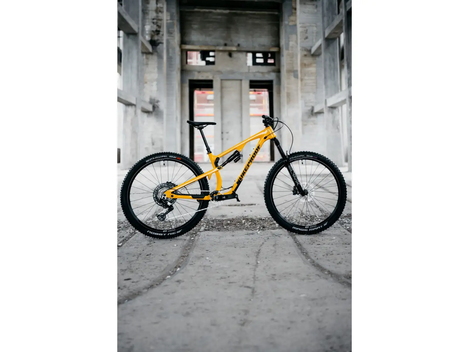 Nukeproof Reactor Alloy Pro 290 Eagle 90 full-suspension bike Yellow