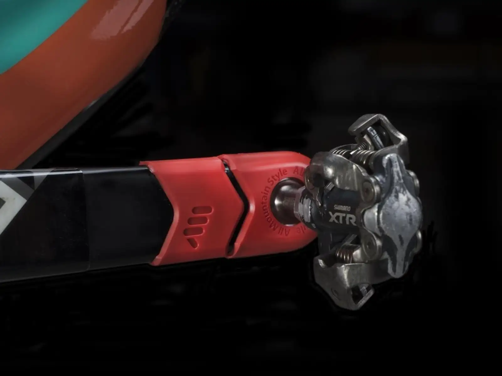 All Mountain Style crank boots Red