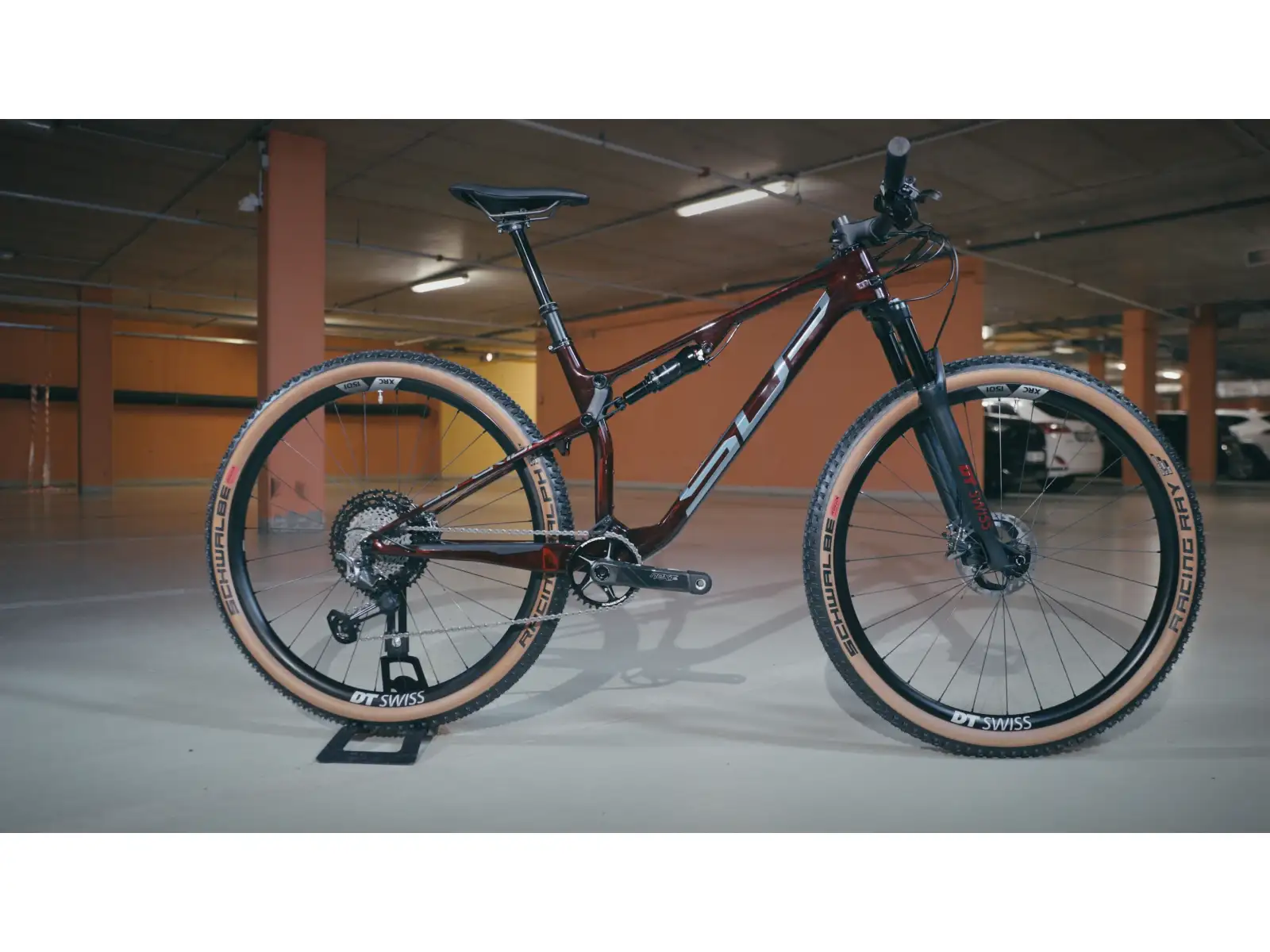 Superior Team XF 29 Issue R full-suspension mountain bike Gloss Red Carbon/Chrome