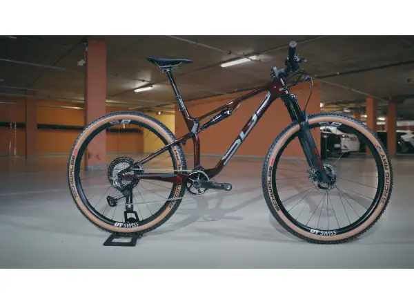 Superior Team XF 29 Issue R full-suspension mountain bike Gloss Red Carbon/Chrome