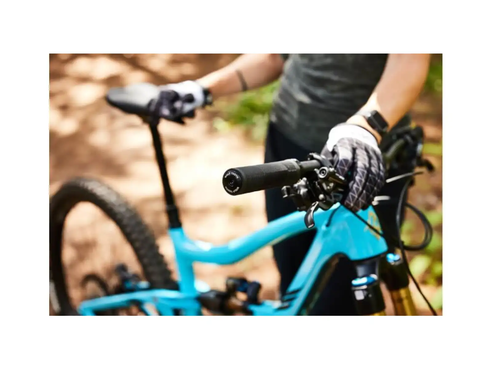 Wolf Tooth Echo grips black/orange