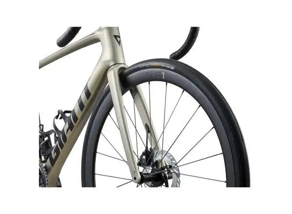Giant Defy Advanced SL 1 road bike Golden Haze / Panther