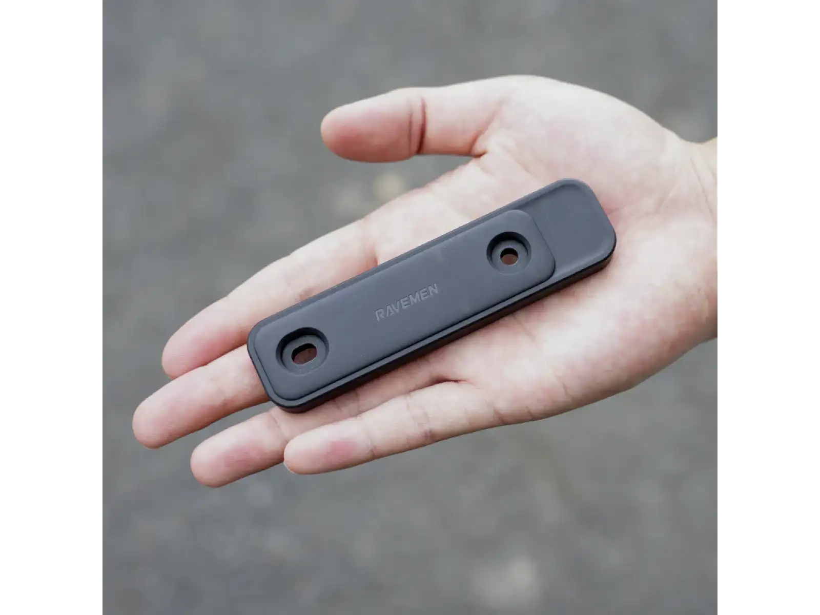 Ravemen Airtag locator