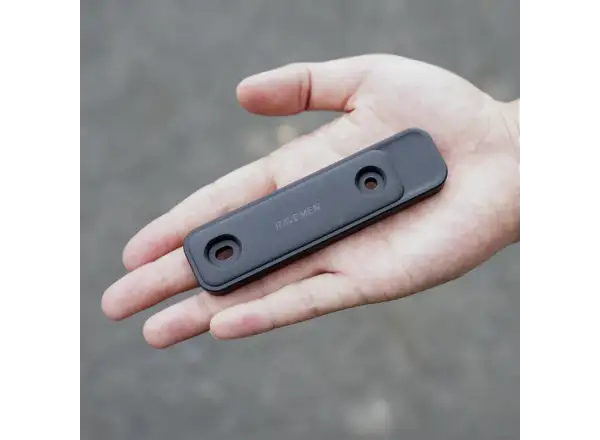Ravemen Airtag locator