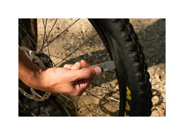 Wolf Tooth 8-BIT Tire Lever + Rim Dent Remover tire lever
