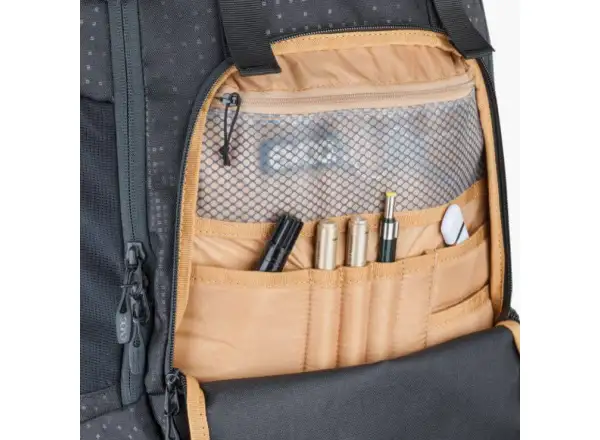 Evoc Mission Pro 28l backpack black