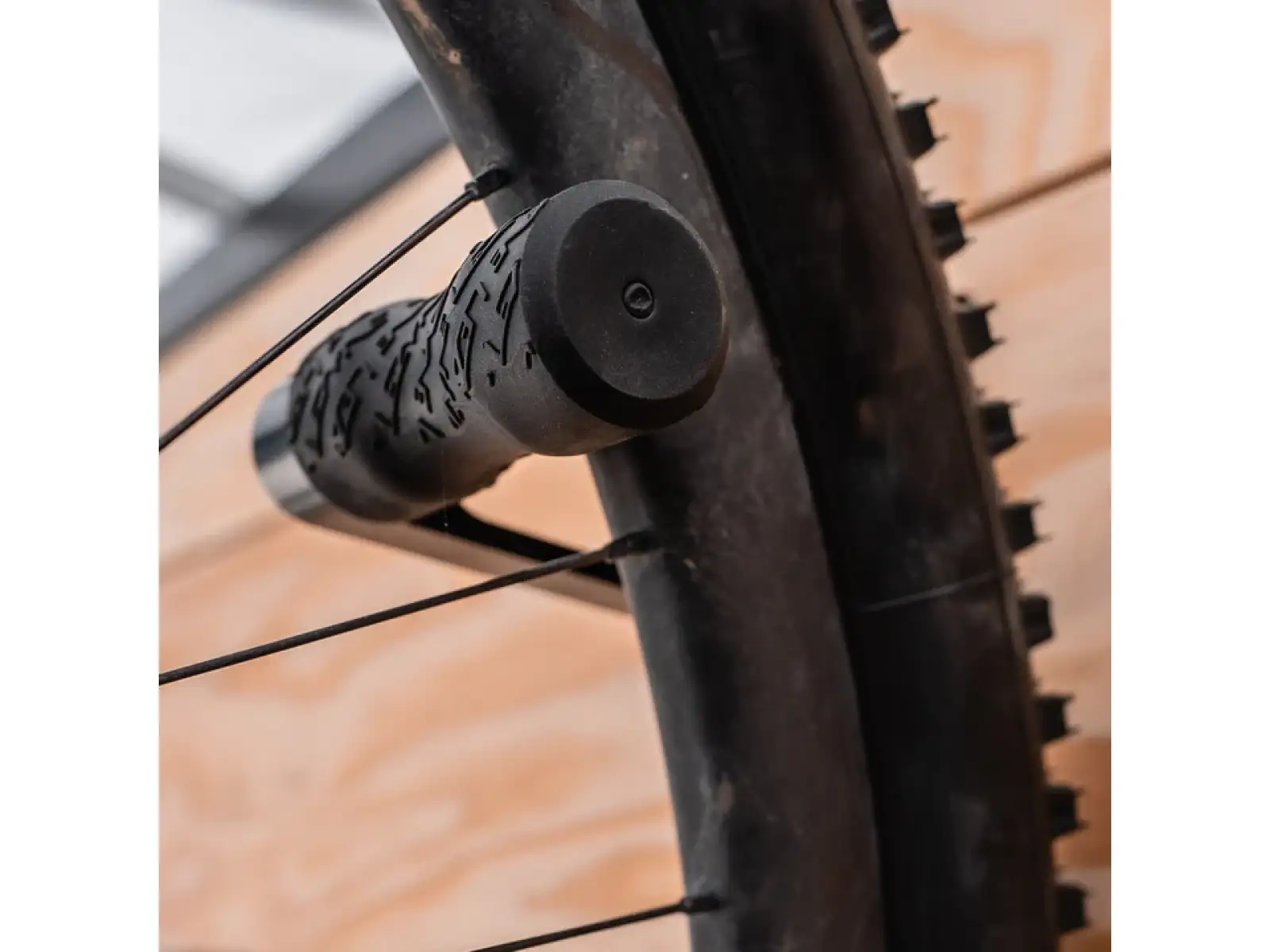 Lezyne CNC Alloy Wheel Hook wall mount black