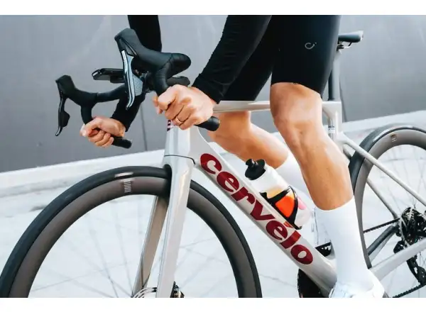 Cervélo Soloist Ultegra Di2 road bike Dried Amaranth