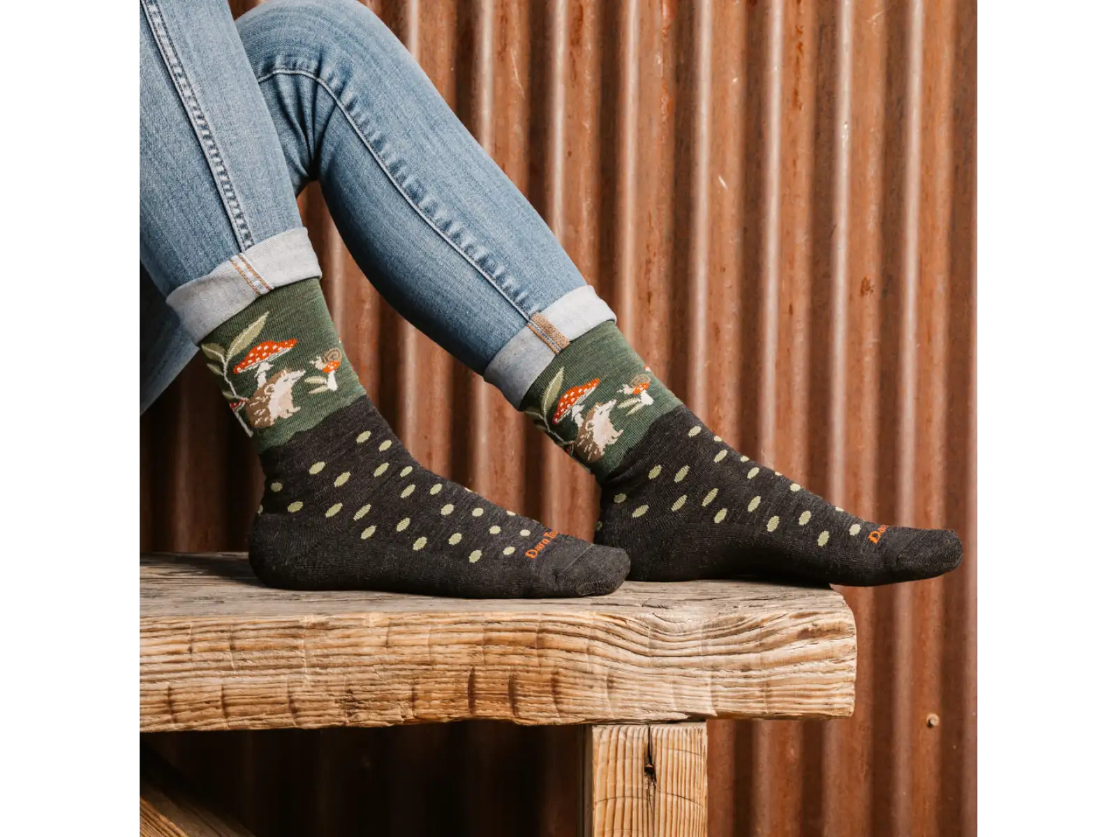 Darn Tough Wild Life Crew Lightweight Cushion women's socks Hedgehog Moss