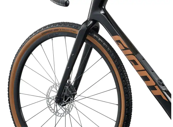 Giant Revolt Advanced 2 gravel bike Carbon Smoke