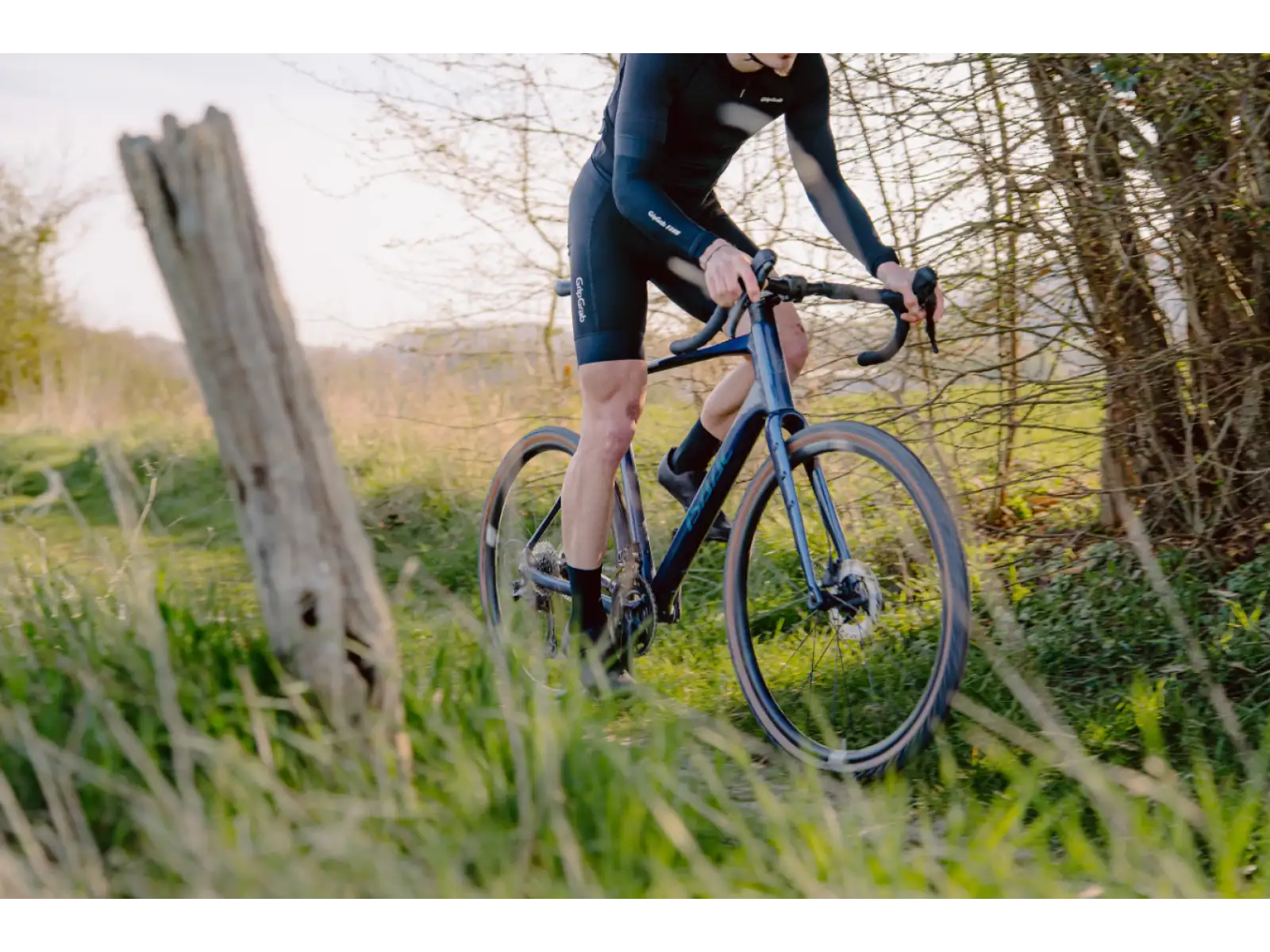 Isaac Kaon 105 Di2 2x12 gravel bike Saphire Blue