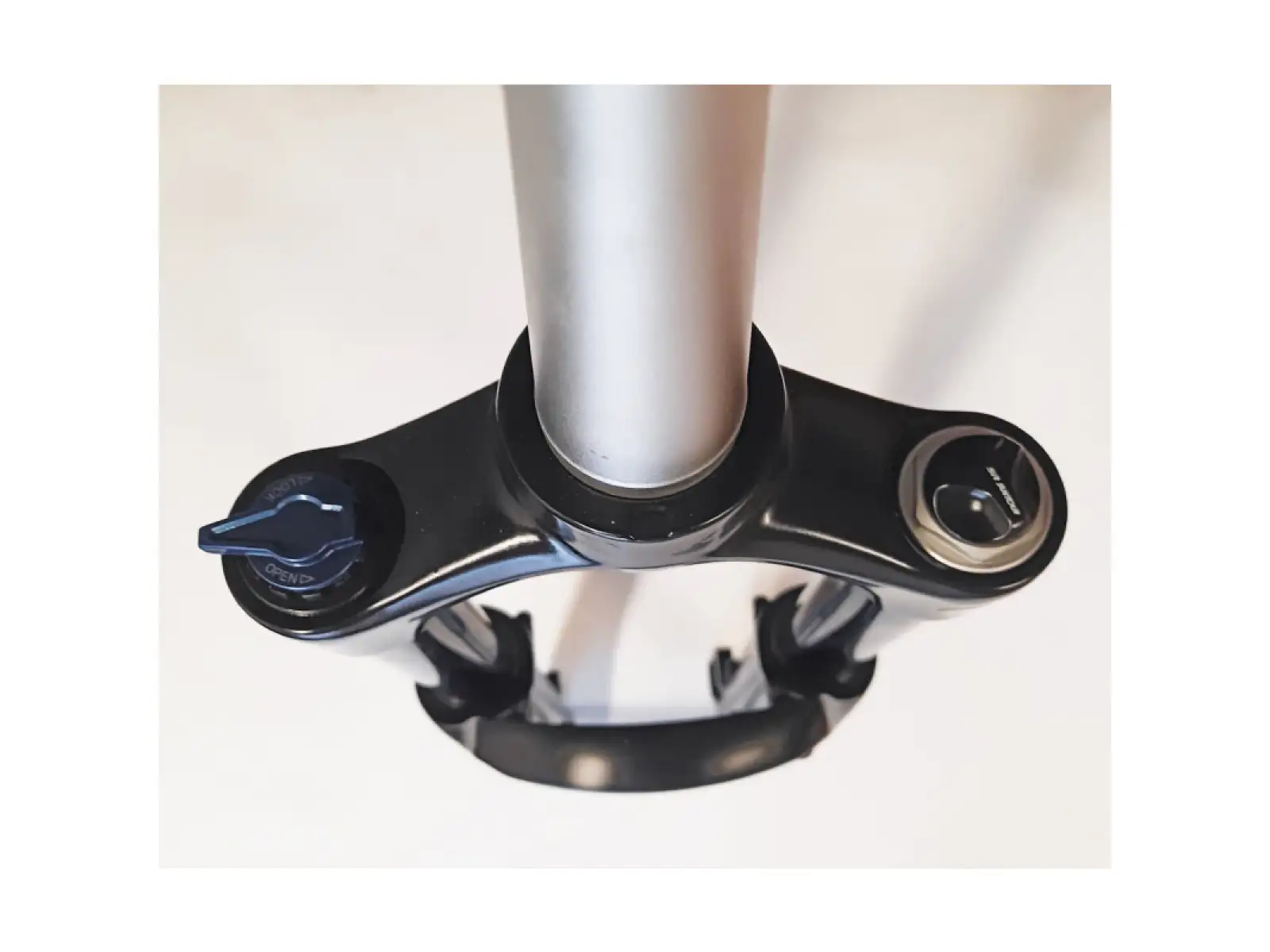 SR Suntour XCR 34 Air LO-R 140 mm 27.5" Boost suspension fork black