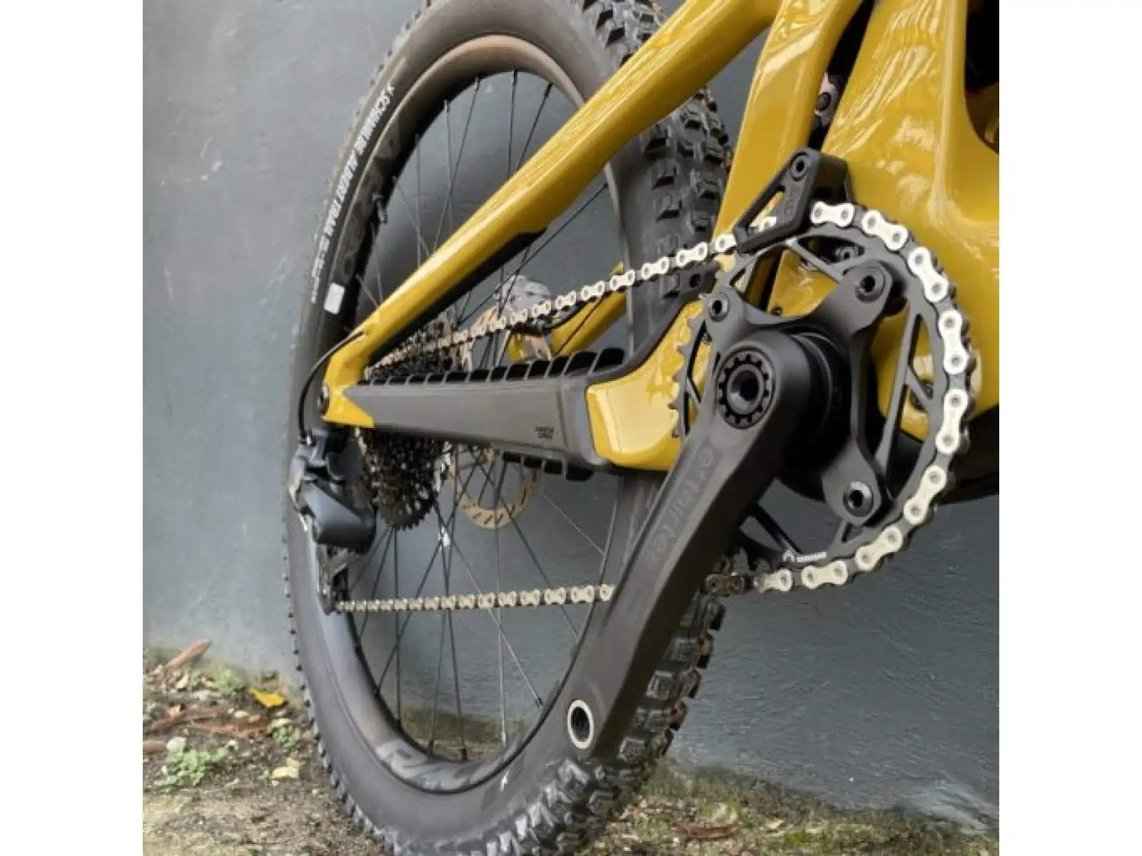 Santa Cruz Heckler SL 1 C MX S full suspension e-bike Gloss Mustard