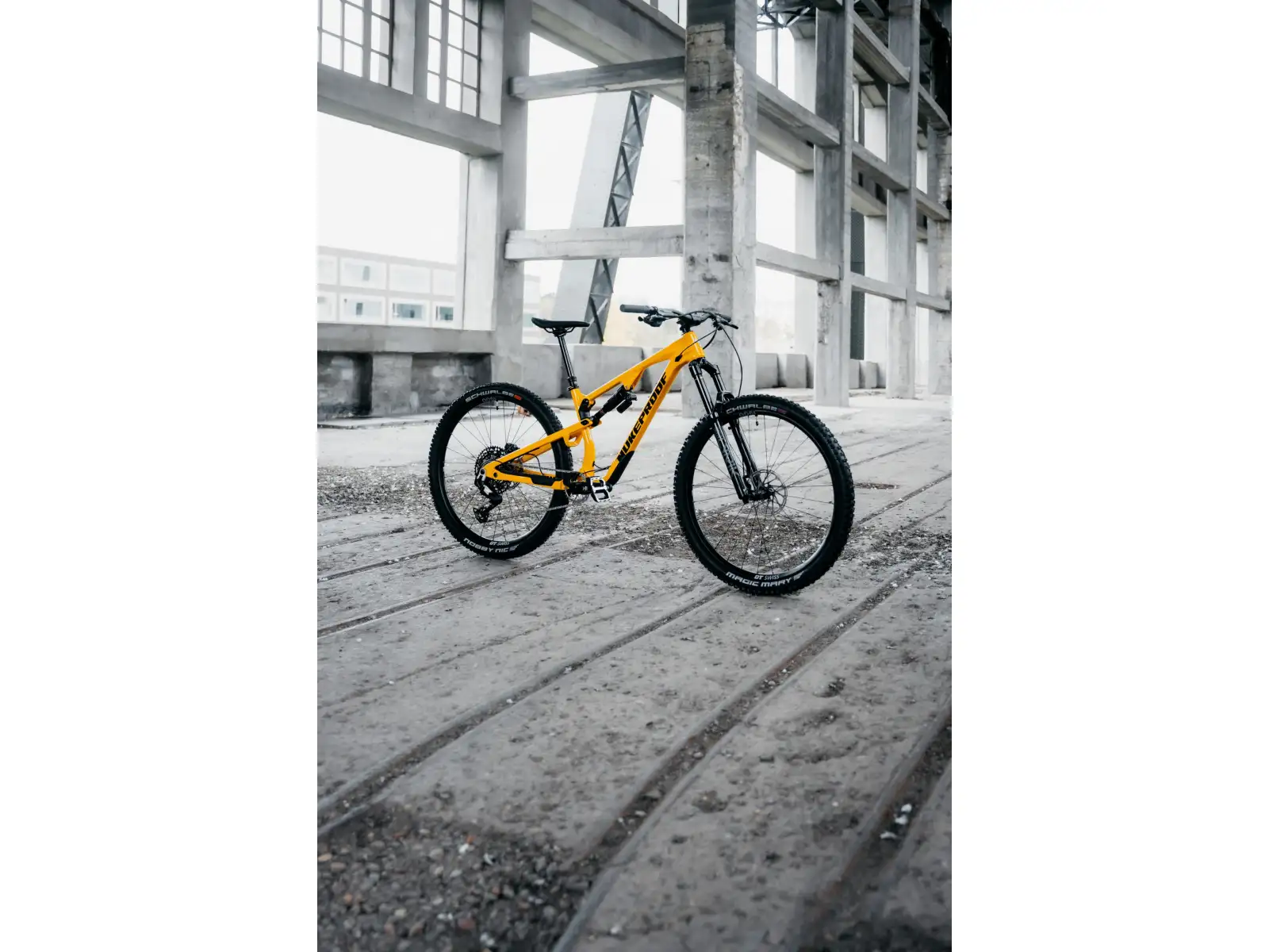 Nukeproof Reactor Alloy Pro 290 Eagle 90 full-suspension bike Yellow