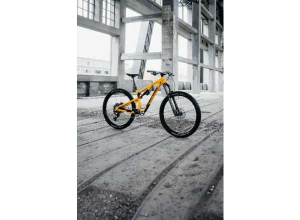 Nukeproof Reactor Alloy Pro 290 Eagle 90 full-suspension bike Yellow
