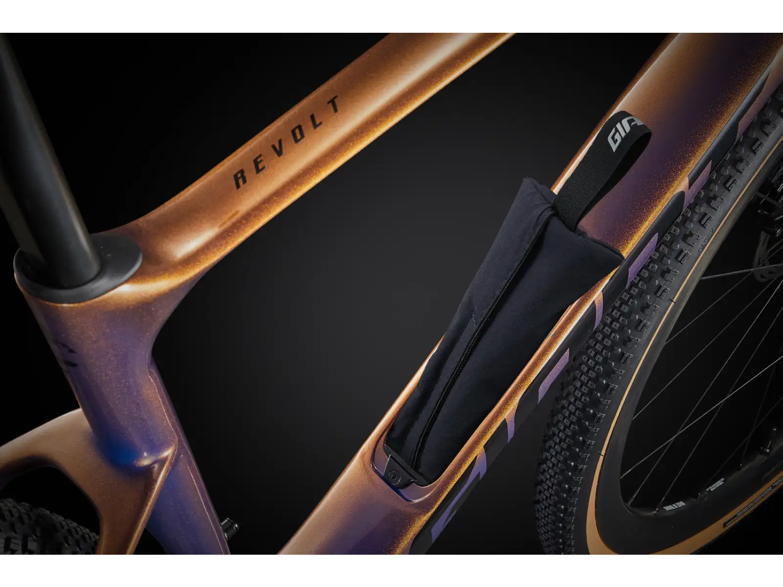 Giant Revolt Advanced Pro 1 gravel bike Meteor Storm