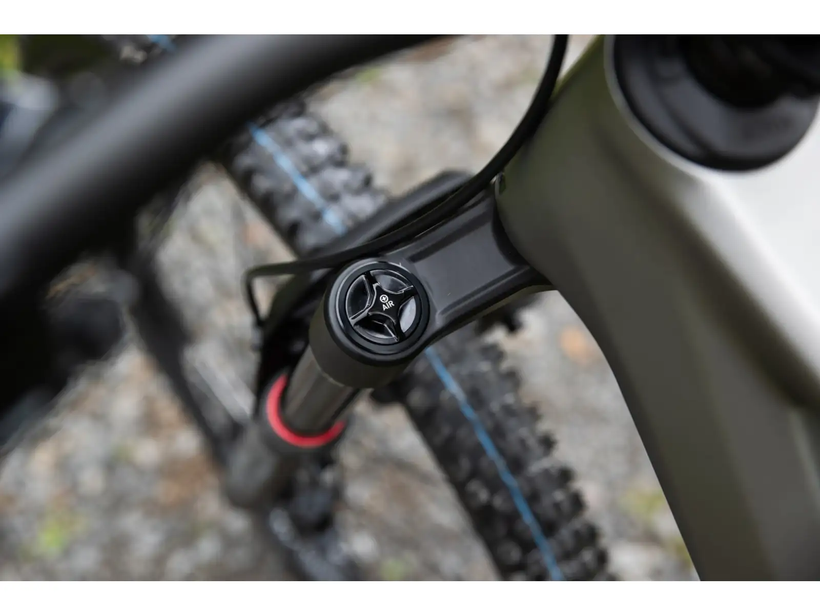 Superior iXF 9.7 full-suspension e-bike Gloss Chrome / Matte