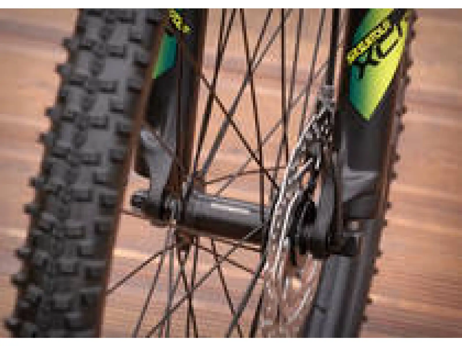 Superior XC 889 W Gloss White/Blue/Lime mountain bike
