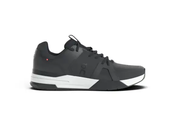 On The Roger Clubhouse Pro women's tennis shoes Black/White