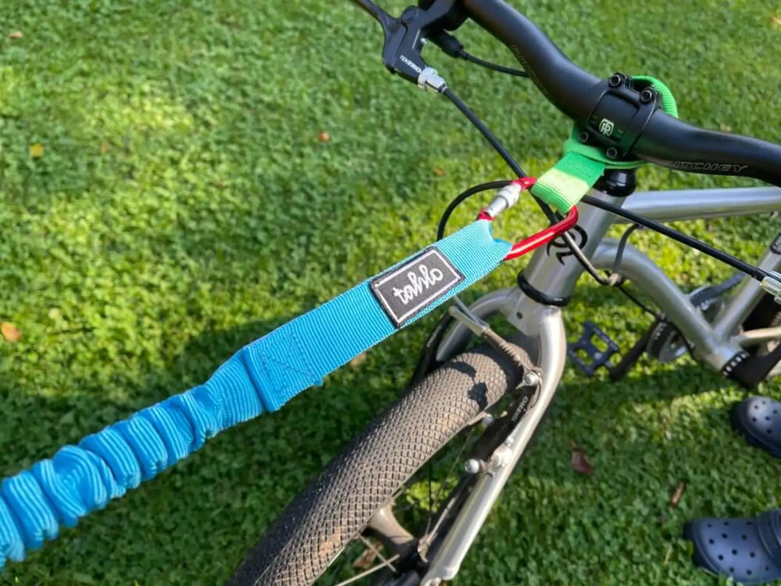 Tahlo Premium strap with carabiner blue