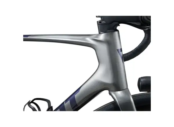 Giant Defy Advanced 1 road bike Charcoal / Milky Way