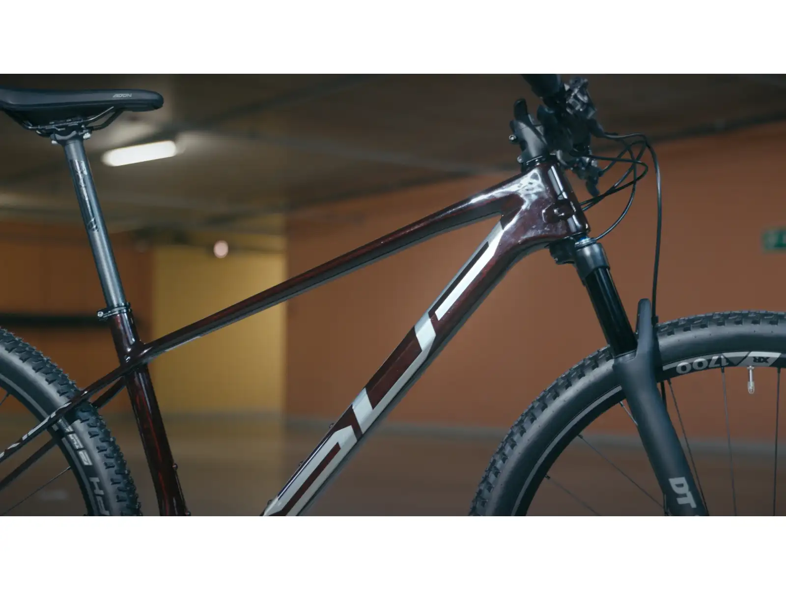 Superior Team 29 Elite Gloss Red Carbon/Chrome mountain bike