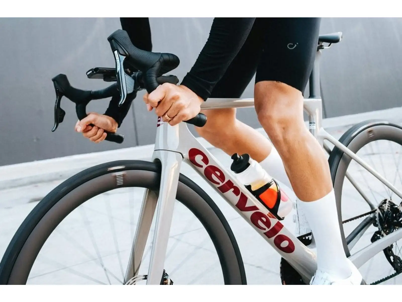 Cervélo Soloist 105 road bike Dried Amaranth