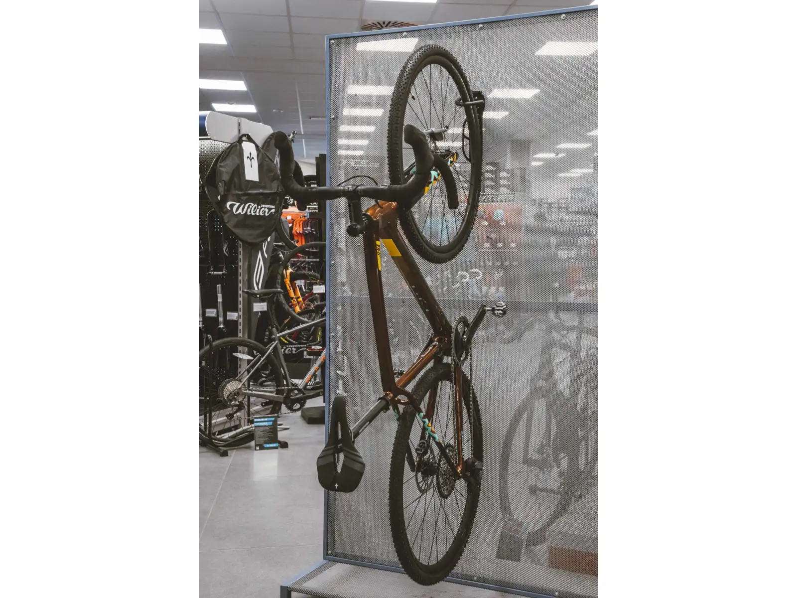 Force bicycle wall mount for front wheel