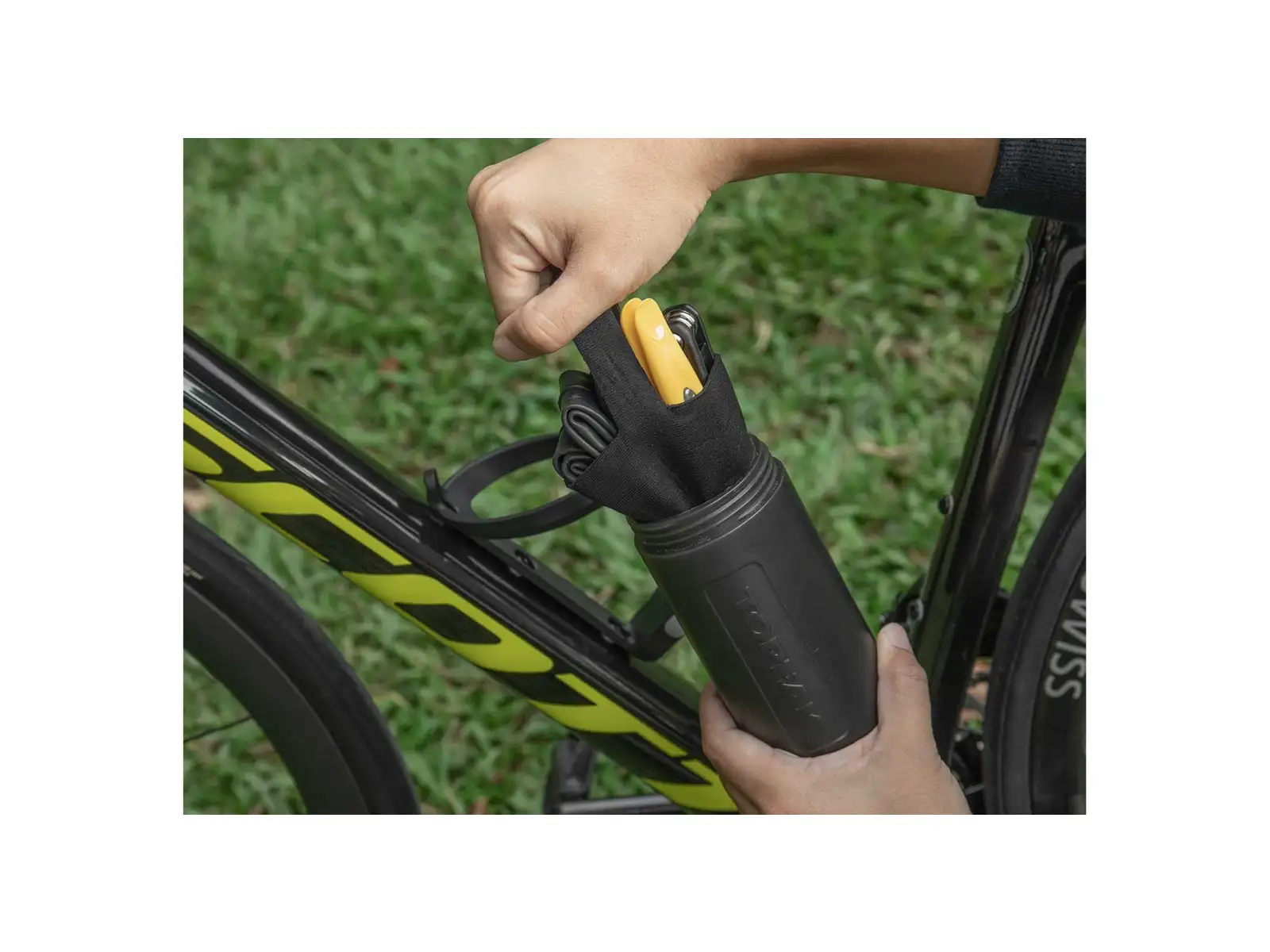 Topeak Escape Pod M bottle cage bag