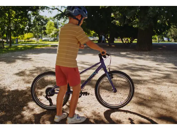 Fíha 20 AuraBlazer children's bike purple