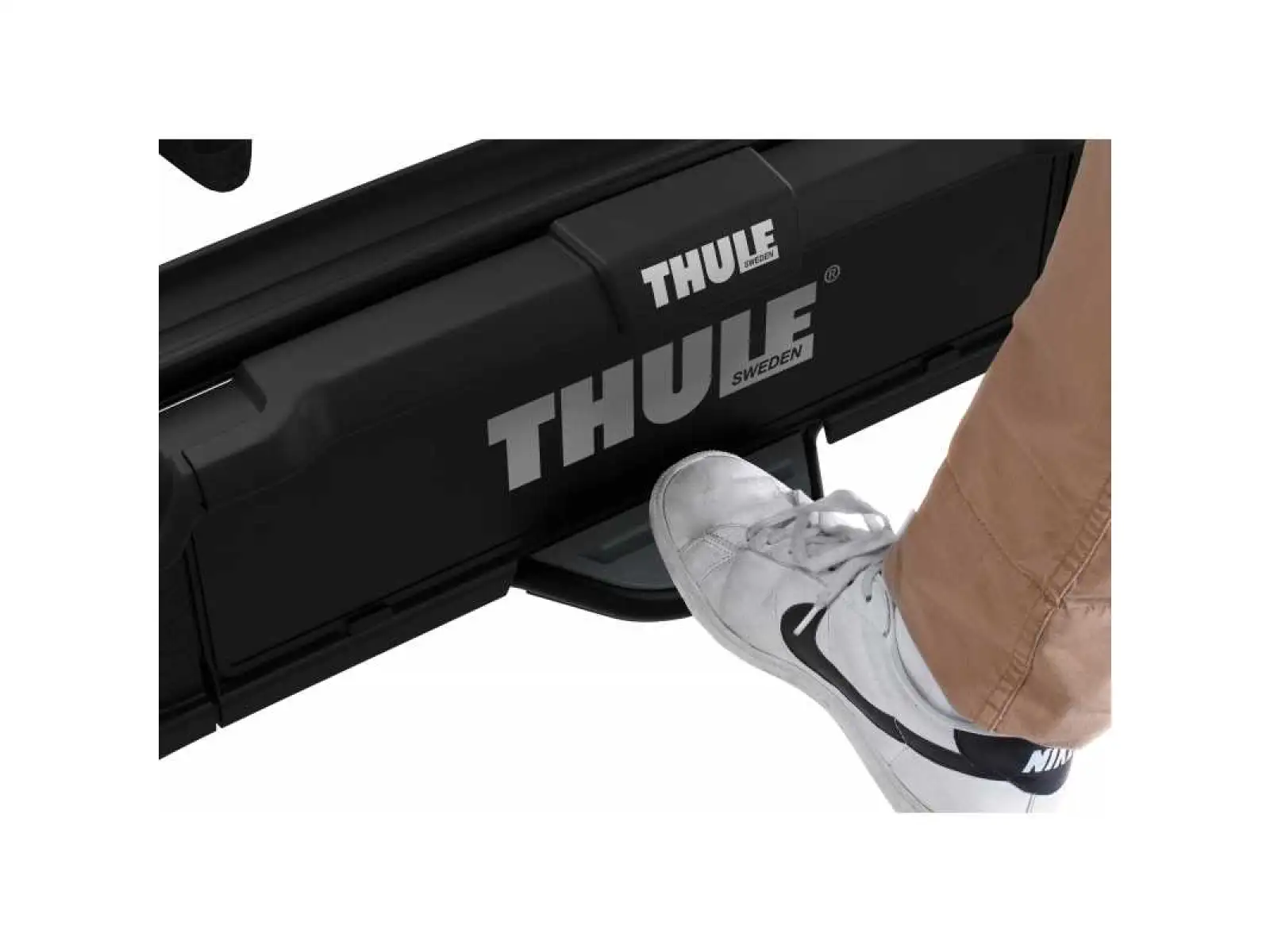 Thule VeloSpace XT carrier on tow bar for 3-4 bikes