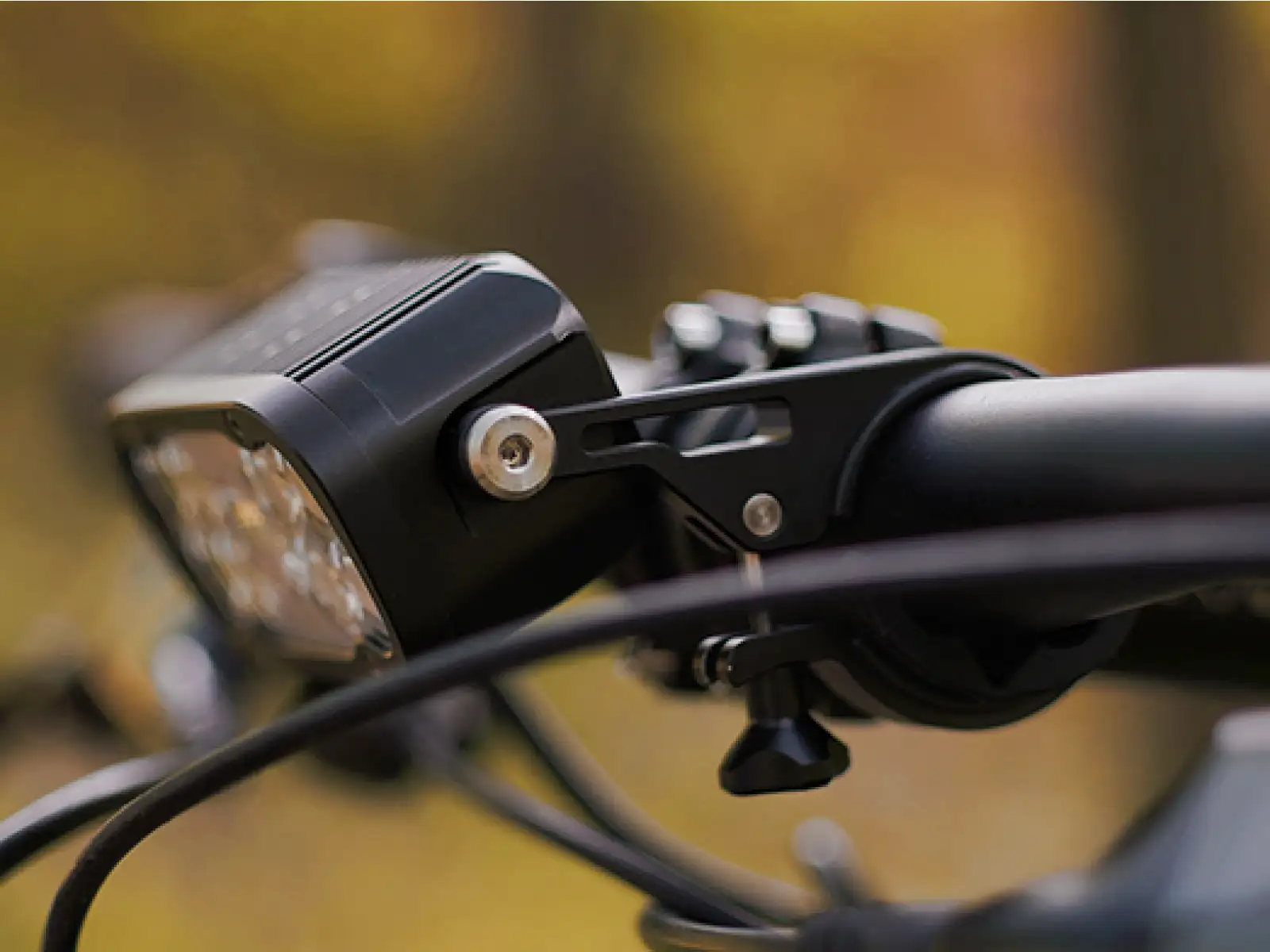 Ravemen XR6000 front light