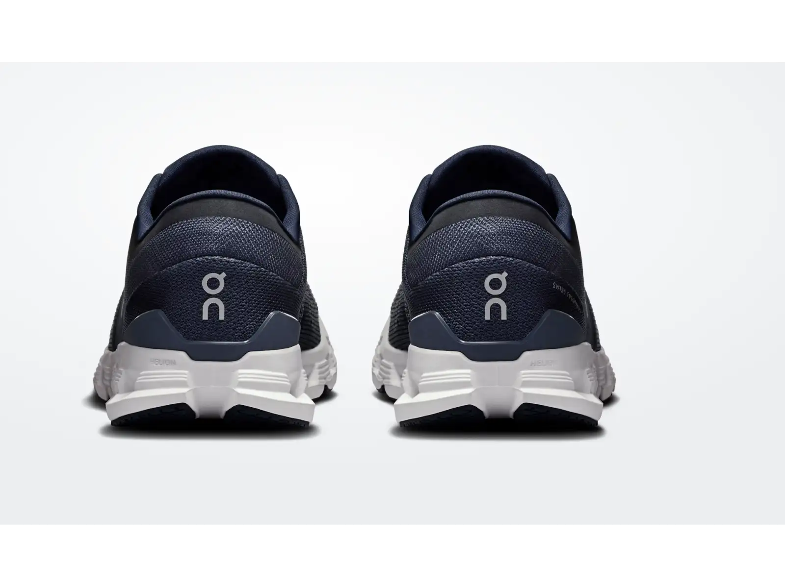 On Cloud X 4 men's running shoes Ink/Ivory