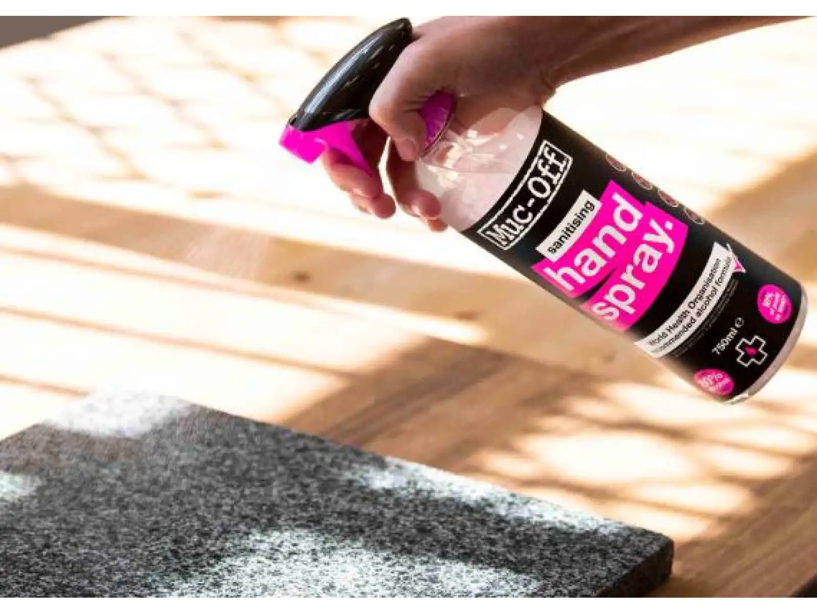 Muc Off Sanitising Hand Spray antibacterial hand spray 750 ml
