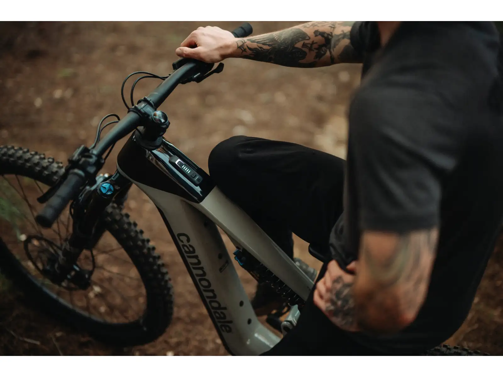 Cannondale Moterra Carbon LT 1 full-suspension e-bike Tiger Shark