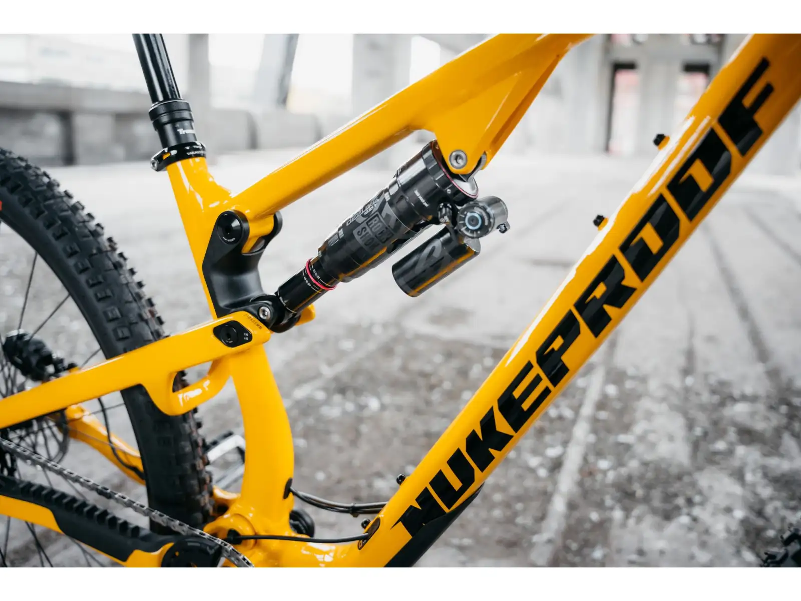 Nukeproof Reactor Alloy Pro 290 Eagle 90 full-suspension bike Yellow