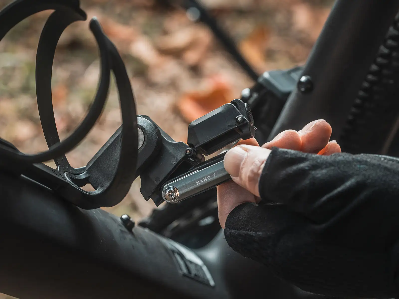Topeak Ninja+ ToolBox Mini tool set under cage 7 functions
