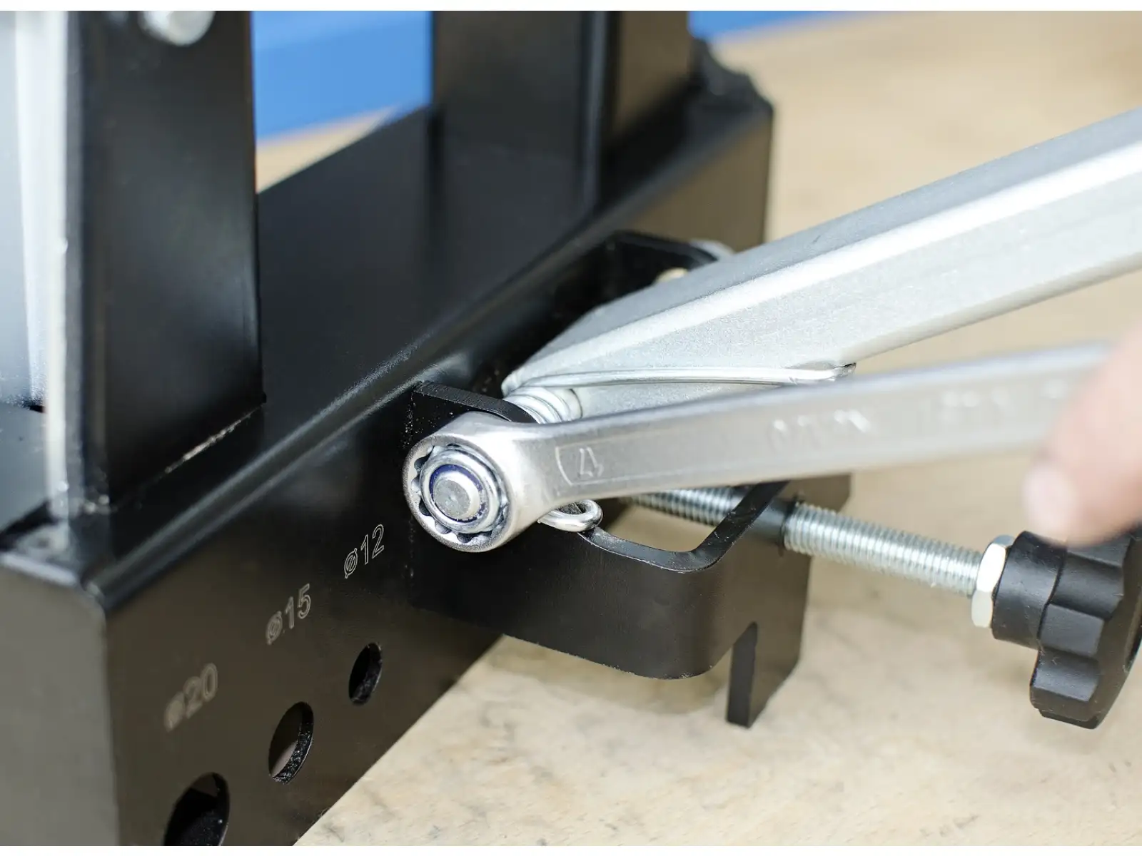 Unior calibration tool 2 for dishing truing fork