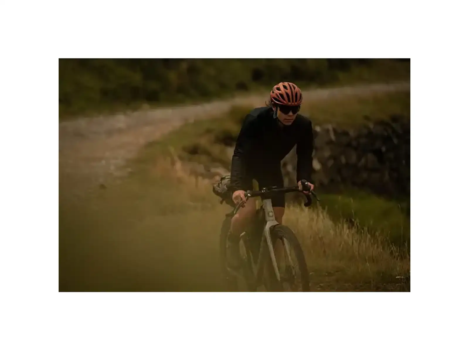 MET Estro MIPS Wander helmet Cinnamon