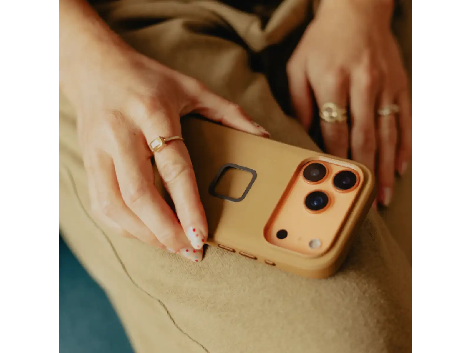 Peak Design Everyday Clarino Case iPhone 17 Pro Max Tan