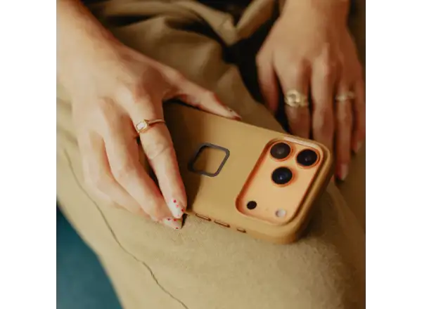 Peak Design Everyday Clarino Case iPhone 17 Pro Max Tan