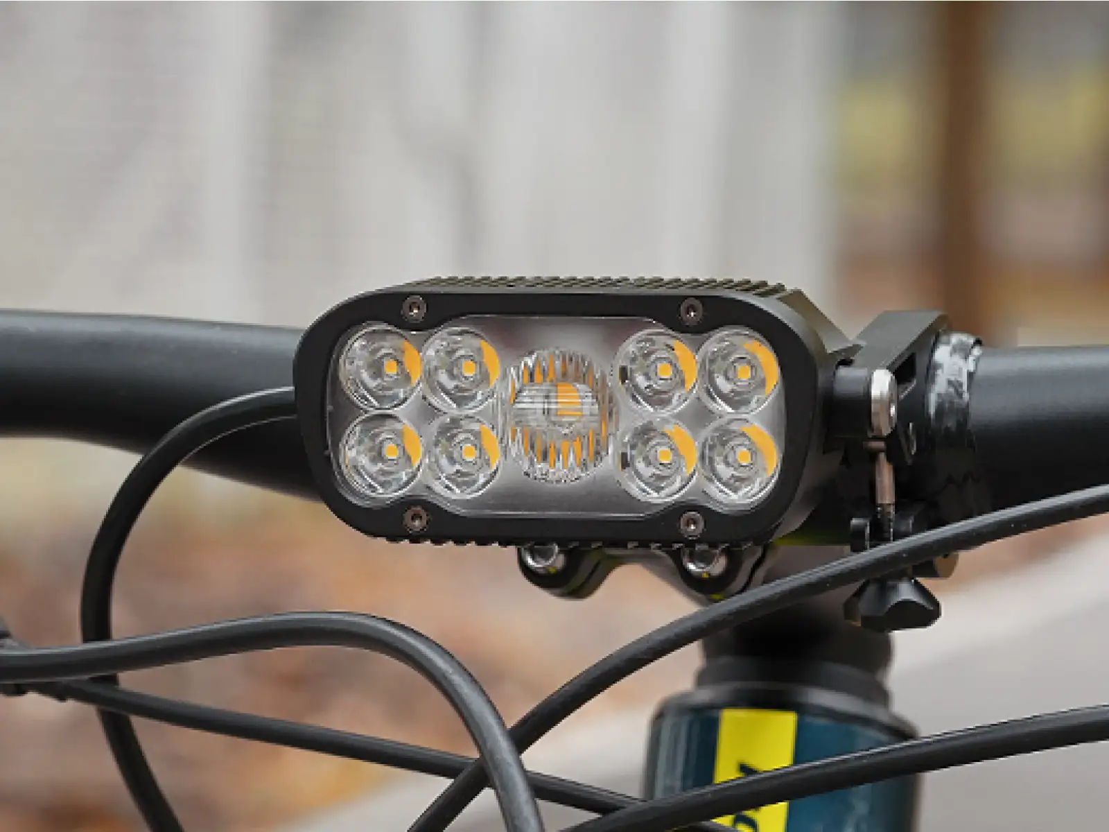 Ravemen XR6000 front light
