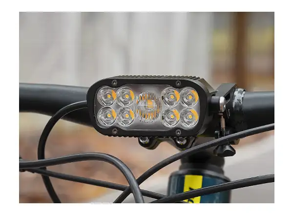 Ravemen XR6000 front light