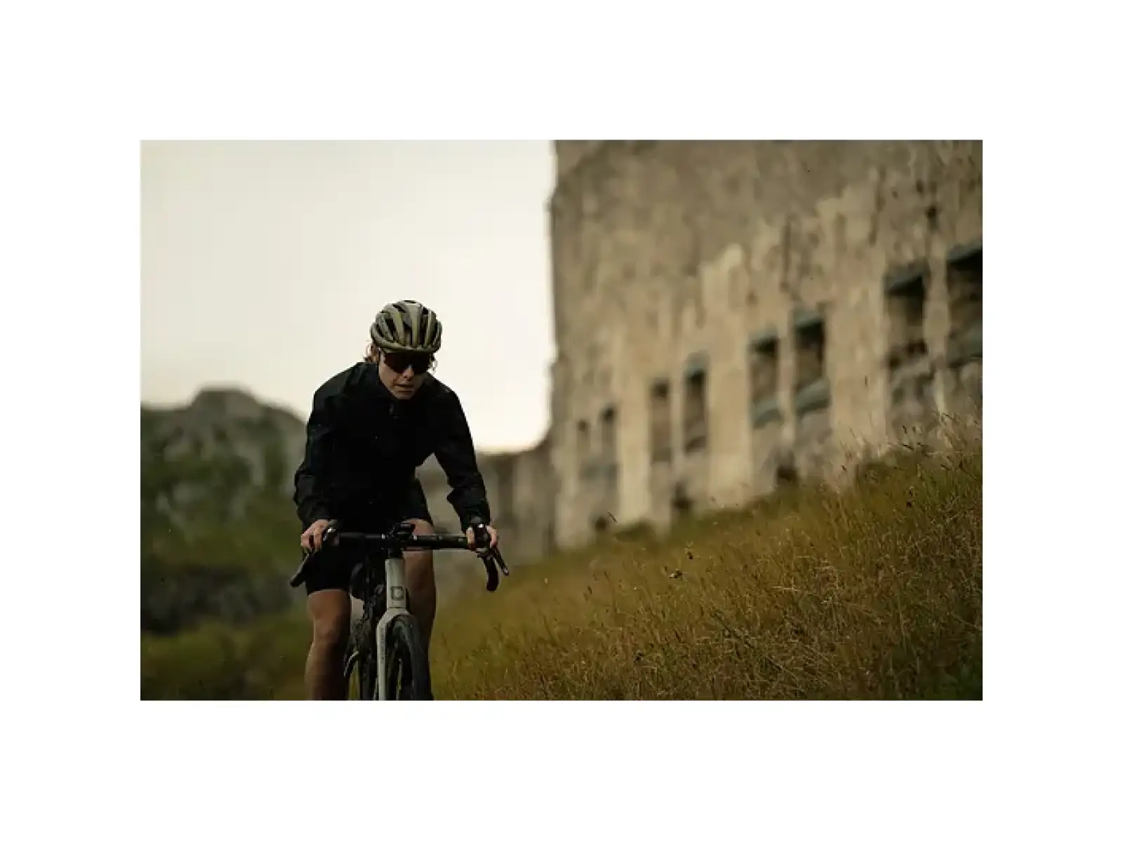 MET Trenta MIPS Wander helmet Natural