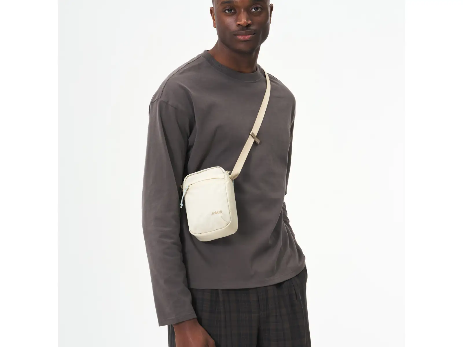 Aevor Easy Ride Pouch shoulder bag Off-White