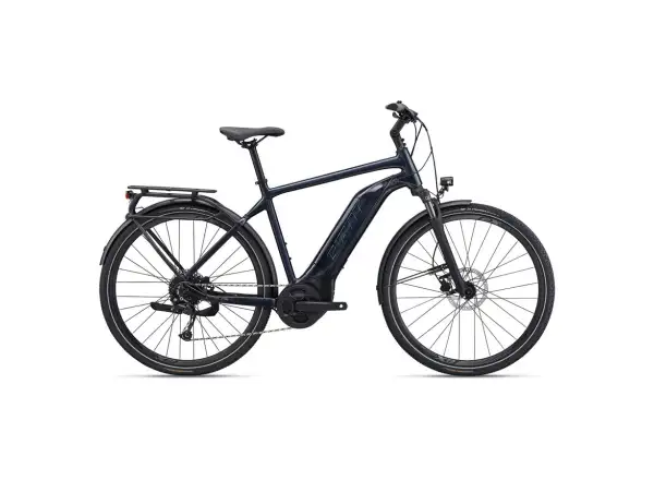 Giant Explore E+ 4 DD trekking e-bike cold night