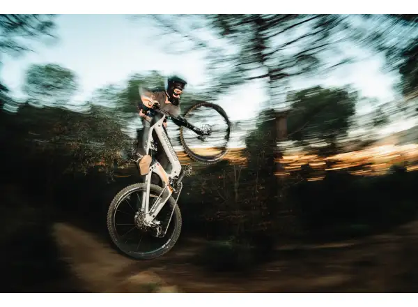 Cannondale Moterra Carbon LT 1 full-suspension e-bike Tiger Shark